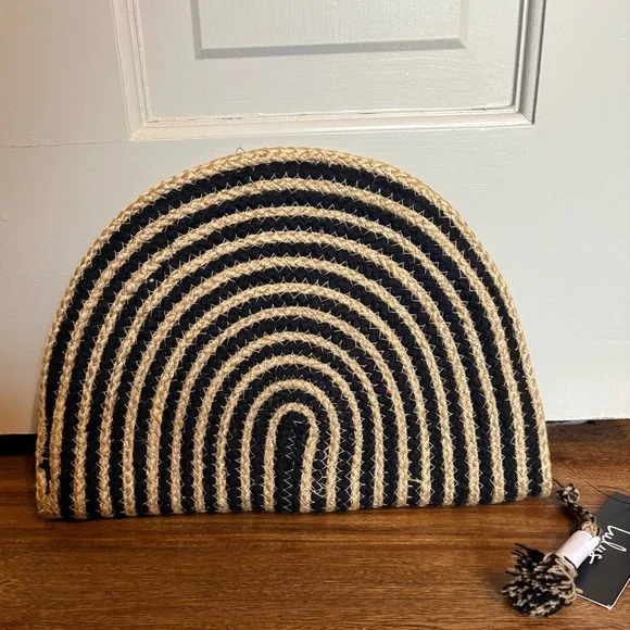 NWT Lulus Woven Straw Clutch Black & Natural Semi-Circle - Picture 2 of 6